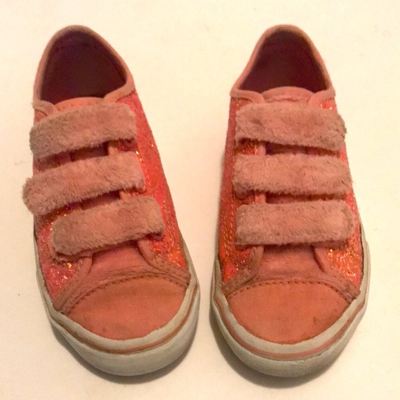 PINK Van’s Girls fuzzy shoe off the wall size US kids size 10.5 velcro s… - Picture 2 of 8